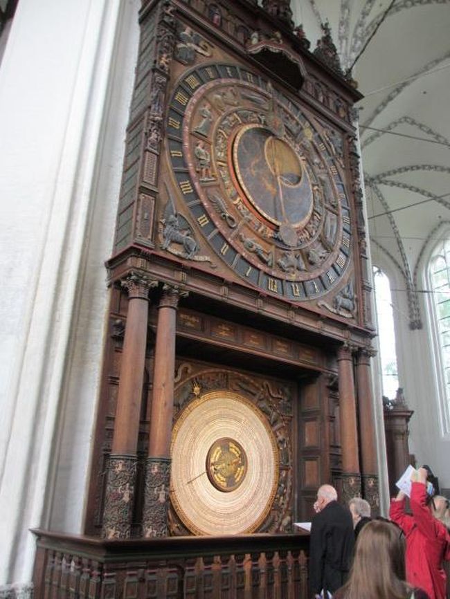 天文時計<br />（次に使用する文字盤もすでに用意されていました）