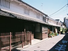 まず寺内町の中心が「交流館」、ここからぶらぶら歩き始まます～、

縦と横の筋からなる町割りは当時からの町造りの証しで解かり易く、
また、数件ですが一般開放されている旧家屋もあるそうです。