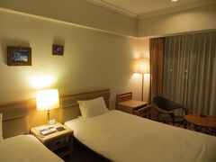 宿泊先はホテルイーストチャイナシーです。
結構広いお部屋です。
港ターミナルも近くて便利です。