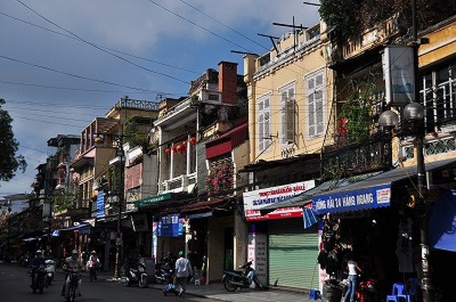 ハノイとビエンチャンは、同じフランスの植民地だったので町並みが似てる。でも住んでる人は全然違う。<br />それぞれいいところがあるし、人によって肌が合う合わないがあるからもう好みの問題。<br /><br />一緒に仕事するならベトナム人かな（日々ラオス人相手に苦労してるのでw）。<br />