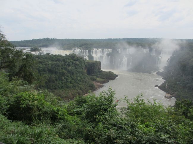 　滝がずっと続いています。
