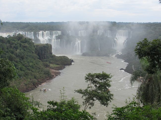 　しつこく似たような写真。<br /><br />左がサン・マルティン島