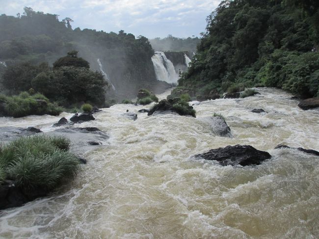 　滝の下流。<br />ここでも滝が２段になっています。