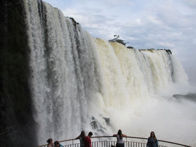 　ちょっと上に上がったので、展望台にいる人が下に見えます。