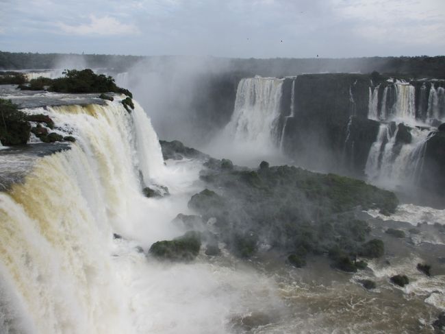 　ブラジルの滝の奥の方が悪魔ののど笛です。