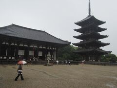 興福寺
東大寺から徒歩10分。
境内は広く、拝観目安は1時間。
国宝館には金剛力士像や阿修羅像など有名な文化財が多いので押さえておきたい。
御朱印は東金堂近くのプレハブと南円堂近くのお守り売場でいただける。