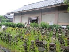 元興寺
興福寺から徒歩10分。
こちらも世界遺産の一部である。
境内はやや広く、順路がしっかりしている。拝観目安は30分。
御朱印は拝観受付で預ける。