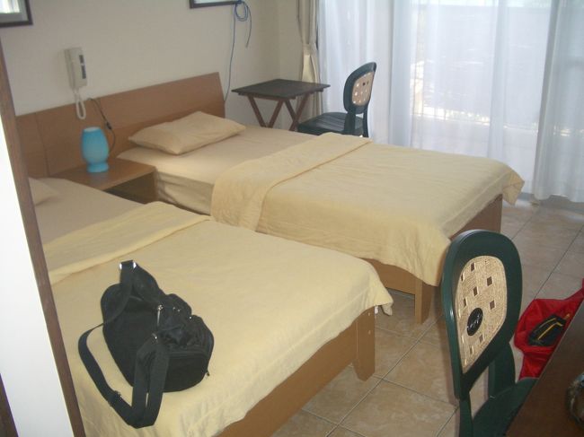 泊まったのはツインルーム。<br /><br />明るく綺麗でコンパクトだけど使いやすい部屋だった。<br />