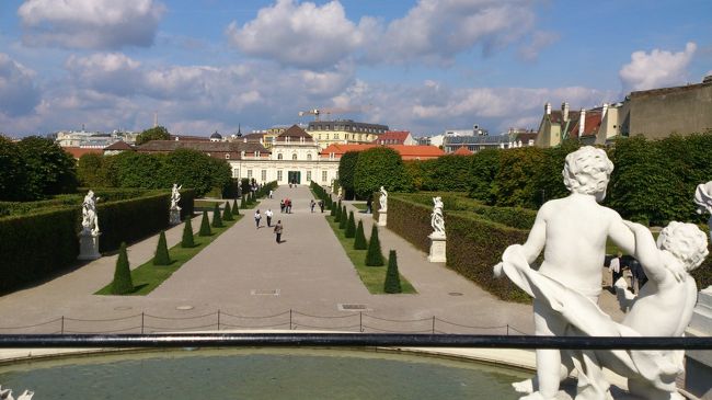 正面に見える下宮は、まだまだ先です。