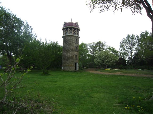 芝生広場のサイロ展望台へ♪