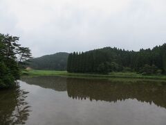 　10:50　樫原湿原に到着。雲行きが　怪しくなってきました。
