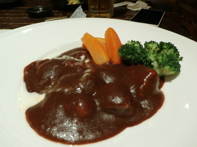 ・牛肉のデミグラスソース煮込み<br />　　　　　　　　　　　そのほか・海鮮バラチラシ・本日のデザートも♪<br /><br />この後の、２次会はさらに盛り上がりましたね(笑)・・・内密♪<br /><br /><br /><br />