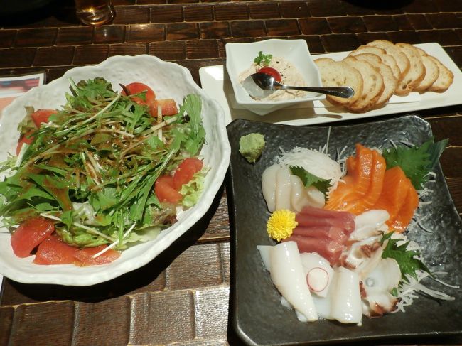 次々と美味しそうな料理が運ばれてきます♪<br /><br />・水菜と完熟トマトのサラダ <br />・ツナのタルタルディップ<br />・新鮮！鮮魚のお造り五種盛り合わせ