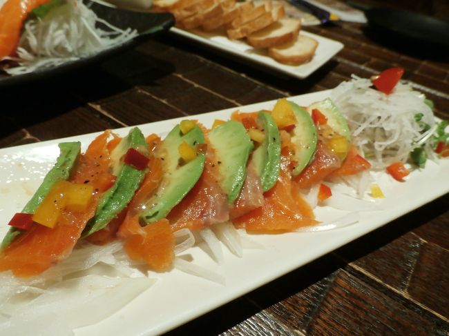 ・スモークサーモンとアボガドのカルパッチョ<br />