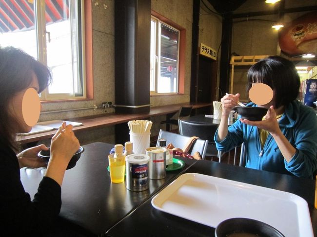 しっぽさんは２泊３日の短い北海道旅を終え、一途千歳空港までお送りします。。。<br />その前に時間が少しありそうだったので、、、１００円のきのこ汁食べようよ♪<br />途中のきのこ王国で、３人仲良く１００円きのこ汁で体を温めたのでした(*^。^*)<br /><br />　　　　　　　　　　　おしまい☆