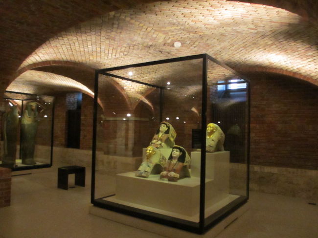 ネフェルティティの胸像や<br />ファラオの棺などを見学<br /><br /> <br /><br />