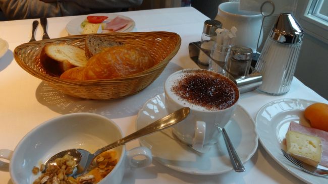 チーズやカプチーノをいただき　お腹いっぱい