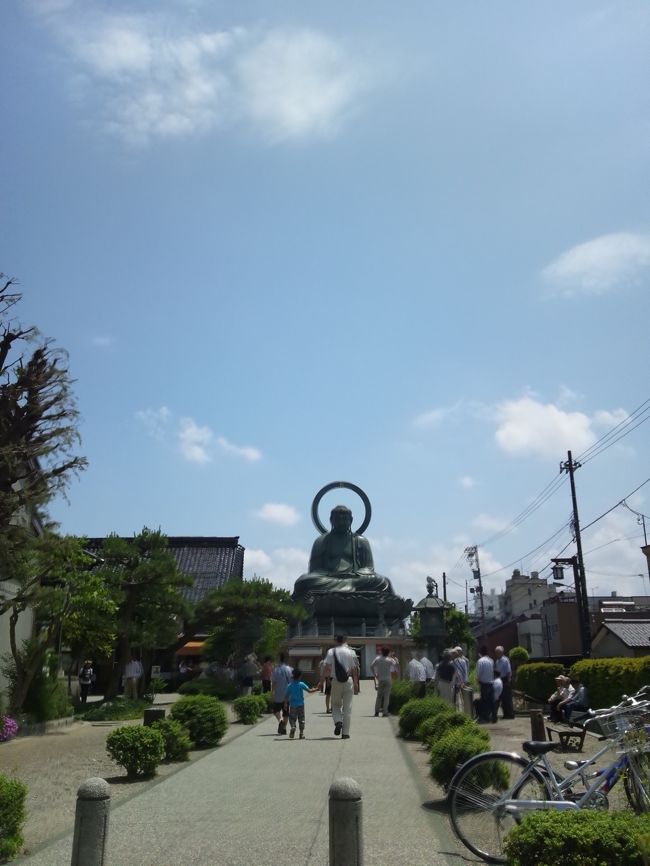 ＪＲに乗って高岡にやって来ました。<br />日本三大仏の高岡大仏です。