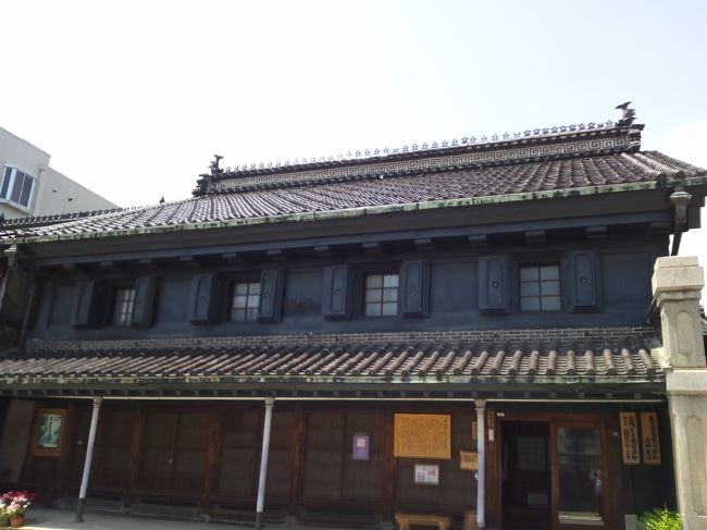 土蔵造りの町並みを急ぎ足で見学。<br />重要文化財の菅野家です。