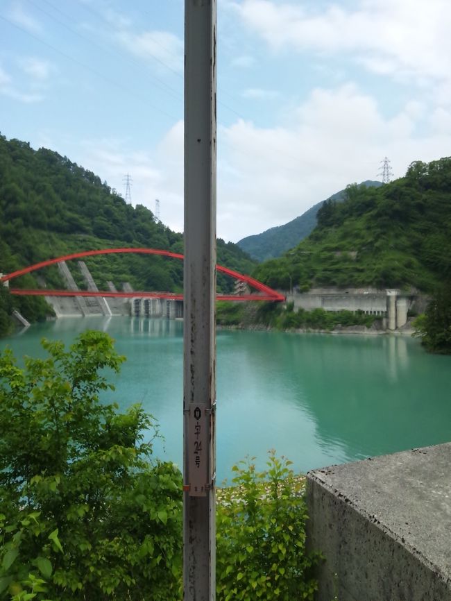 宇奈月ダムです。<br />大自然の中に吊り橋や発電所などがあり楽しい乗車です。