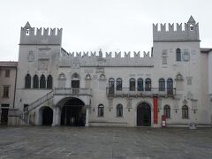 執政官の宮殿（Pretorian palace）とティトフ広場（Titov trg）
