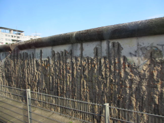 車窓から見たベルリンの壁