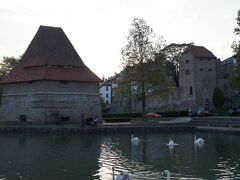 ユダヤ人地区（Square of the Synagogue）と給水塔（Vodni Stolp）とドラバ川（Drava）とウスニャスカ通り（Usnjarska ulica）