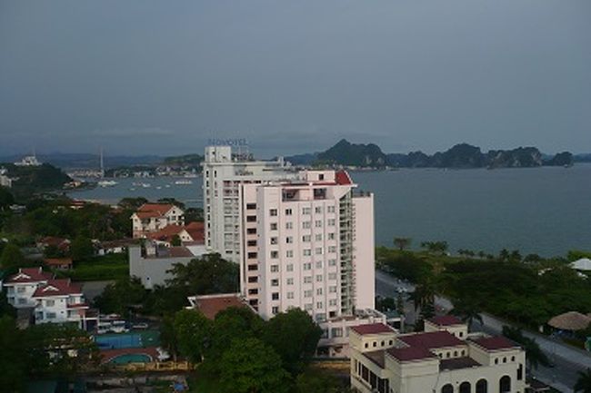 ホテルからの眺め、ハロン湾。