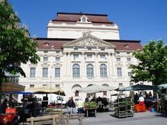 オペラハウス（Opernhaus Graz）とカイザー・ヨーゼフ広場（Kaiser-Josef-Platz Stand）