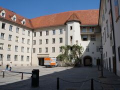 王宮（Burg）と中庭とホーフ通り（Hofgasse）