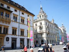 武器博物館（Landeszeughaus）と市庁舎（Grazer Rathaus）とヘレン通り（Herrengasse）