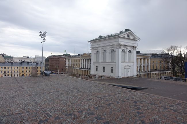 大聖堂に向かって左側にある建物の修繕工事も終了してた。