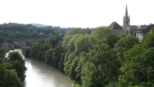 <br />同じく橋から<br />素敵な眺めです<br /><br />奥に見えるのは大聖堂　<br />修復工事が行われてるみたいです