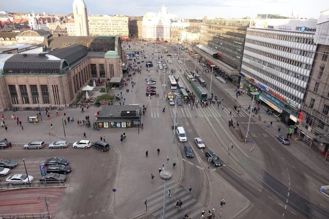 ホテルに戻ってバルコニーから中央駅を撮影してみました。元老院広場の声もここまで聞こえます。