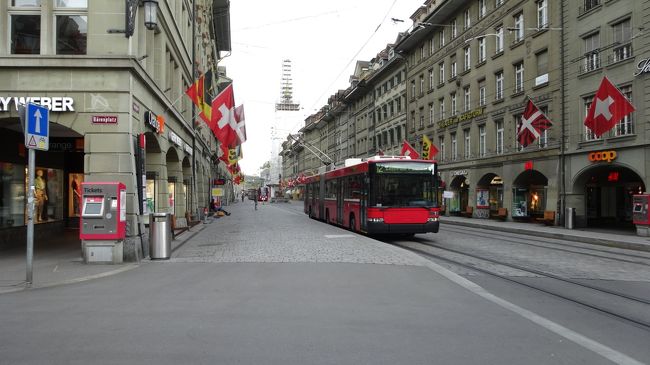 電車の時間があるので　ここでプチ市内散策は終了です<br /><br />ホテルに荷物を取りに戻ります<br /><br />市内はトラムが走っていていろいろ路線があり便利そうです