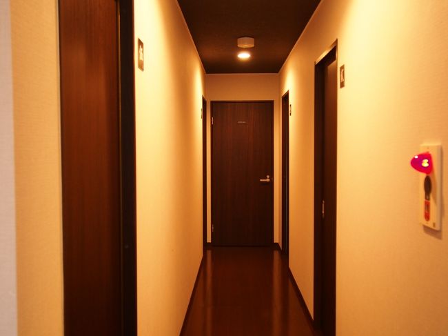 私たちの部屋は２階。<br /><br />宿の廊下はこんな感じです。