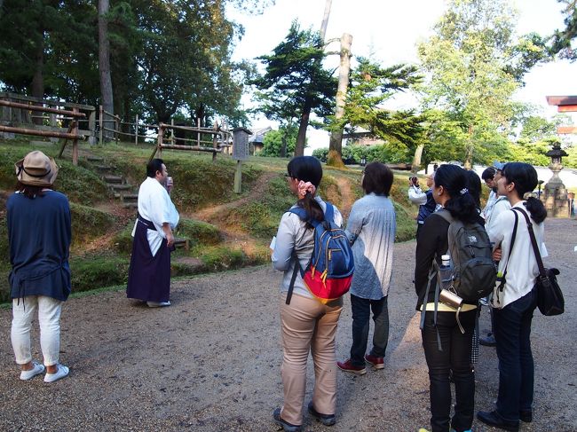 この日、早朝参拝に参加のメンバー。<br /><br />早朝参拝はだいたい１時間弱だそうです。<br />大社内は広いため、帰りの電車の時間の都合などがある方は、途中で抜けても良いと言われました。