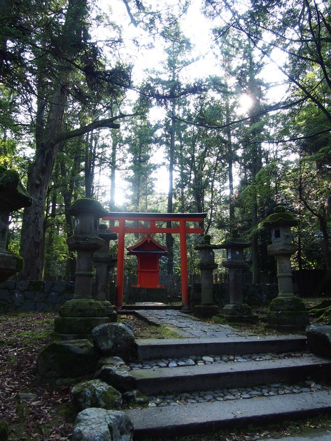 すいません<br /><br />こちらの神社、名前を忘れてしまったのですが、スサノオやヤマタノオロチと関係しており、ヤマタノオロチと言えば酒を飲んで酔っ払ったことで退治されたことから確かお酒の神様が祀られていたような・・・