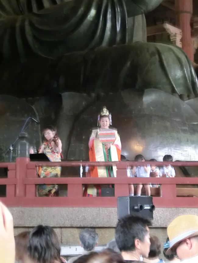 この東大寺でもコンサートが行われていました。<br /><br />古代の衣装に身を包んだオペラ歌手の方や園児が歌を披露していました。