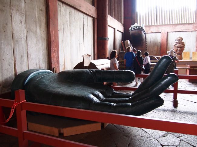 大仏様の手の実物大です。