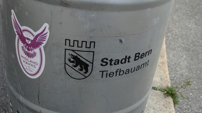 ゴミ箱にもベルン州のマークがついいてます<br /><br />ゴミ箱があちこちに設置されていて、落ちているゴミもほとんどなくきれいな街です