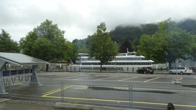 駅前には船乗り場があって　インターラーケンまで船でも行けます<br />時間に余裕が有ったら乗ってみたいですね<br />スイスパスで無料になります