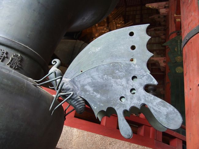 蝶々。<br /><br />足が８本あるのは有名ですが、なぜ８本で造られたのかは謎だそうです。<br /><br />考えたら触覚もないですね。