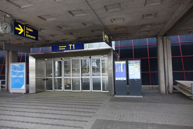 わずか２０分でバンター空港に到着。空港もガラガラです。