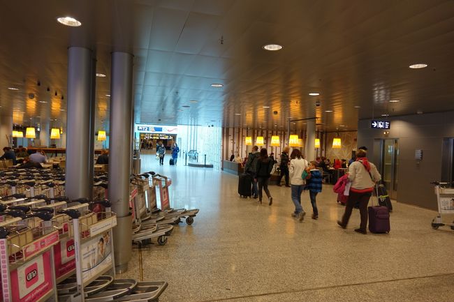 2日前にも来たT2の到着ロビーまできました。