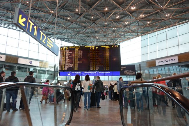 ここはT2の出発ロビーで、Finnair等ワンワールドアライアンスカウンターが並んでいます。