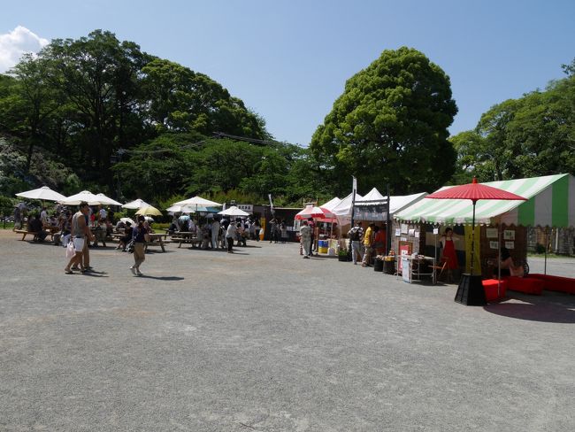 会場にはお店も数軒出ています。<br /><br />入場料は無料です。