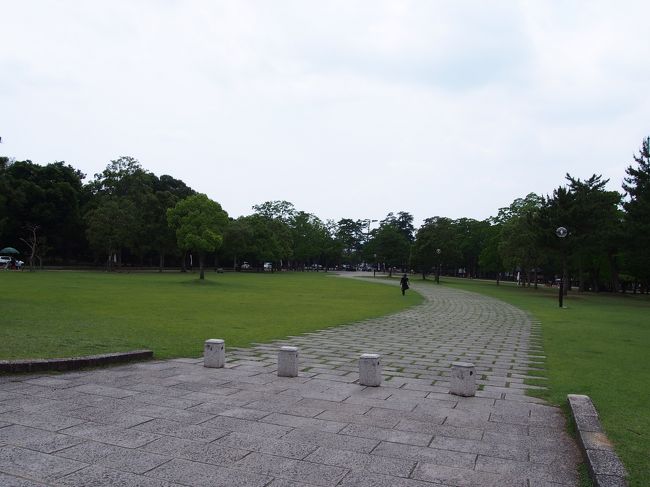 奈良公園シルクロード交流館の前を通り、東大寺を抜けます。<br /><br />この後は奈良町でお昼だぁ！<br /><br /><br />＜＜２日目午後編につづく＞＞