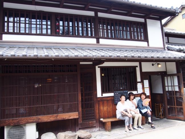 お昼はどこで食べるか決めていなかったのですが、値段も手ごろな『カナカナ』に行ってみました。<br /><br />13時を過ぎたのに５グループ待ち。<br /><br />お店が空くまで、周りをフラフラしてみることにしました。