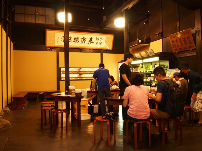 きき酒をしている方たち。<br /><br />私もお酒に強ければな〜